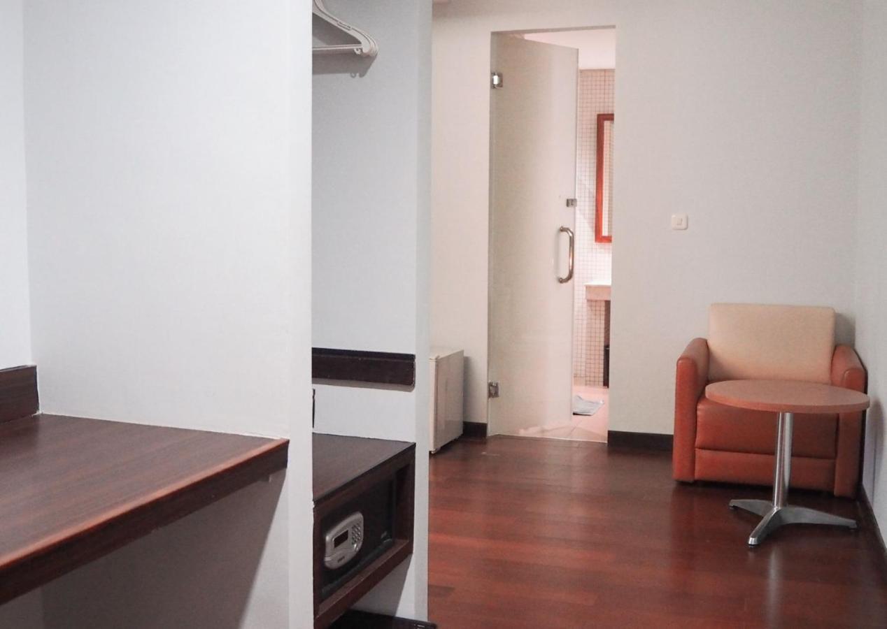 Favehotel Mex Tunjungan Surabaya Exteriör bild