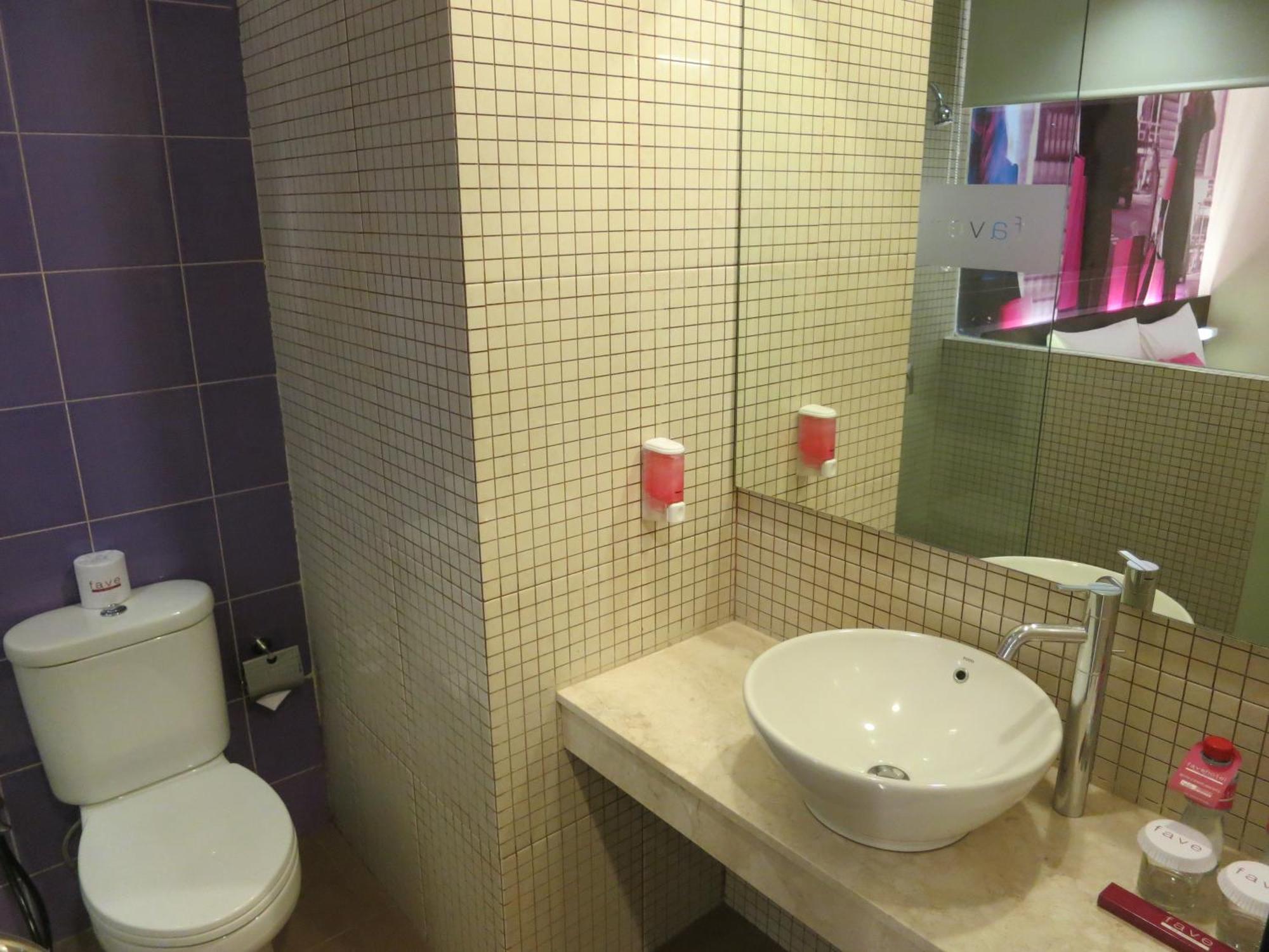Favehotel Mex Tunjungan Surabaya Rum bild